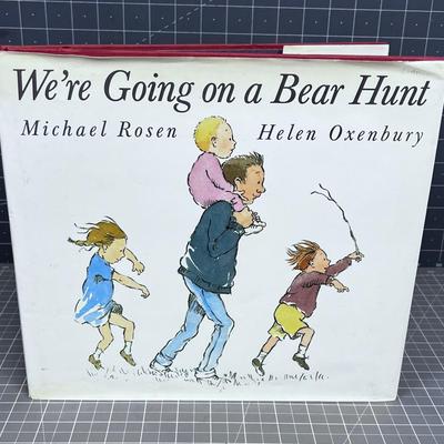 GOING ON A BEAR HUNT, Book 