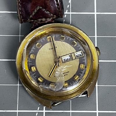 Vintage TIMEX - Day / date w/ Broken Crystal 