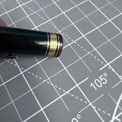 OMAS 18 K Gold Nib Pen Green Marbled Barrel 