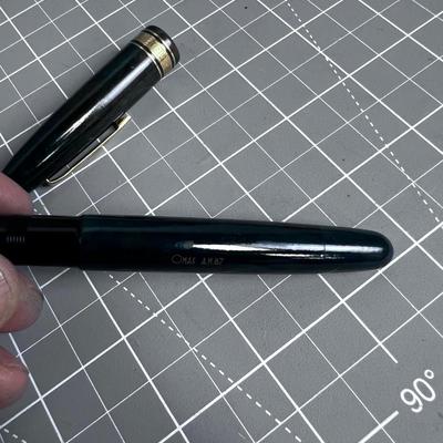 OMAS 18 K Gold Nib Pen Green Marbled Barrel 