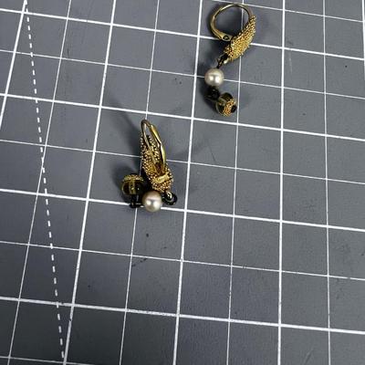 Carolee Signed Earrings Gold tone with a pearlish 