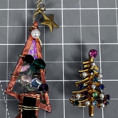2 Christmas Pins