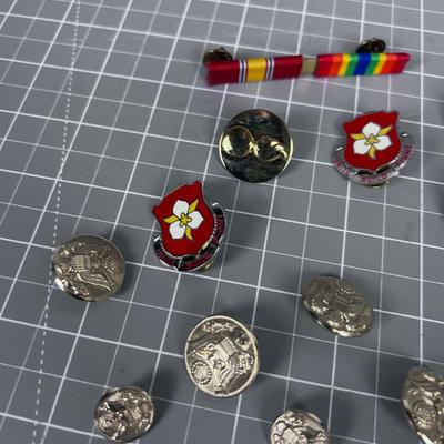 United States Army Buttons, Ribbons & Pins