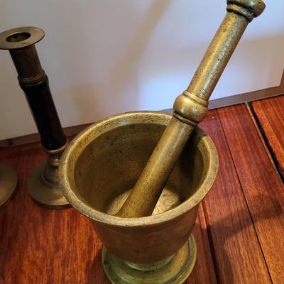 BRASS PESTLE AND MORTAR, CANDLESTICKS AND CAST HORSE