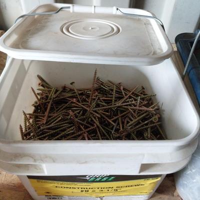 BUCKET OF CONSTRUCTION SCREWS AND GALVINIZED ROOFING NAILS