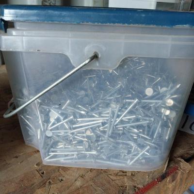 BUCKET OF CONSTRUCTION SCREWS AND GALVINIZED ROOFING NAILS