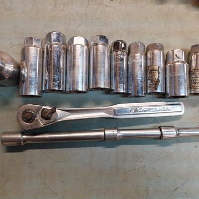 CRAFTSMAN SOCKETS AND WRENCH WITH EXTENTION