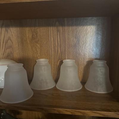 oi; lamps and light shades lot with wa;; art