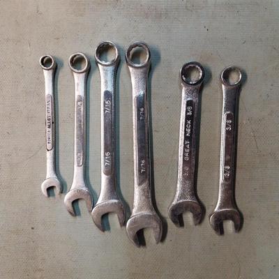 VARIETY OF SOCKET WRENCHES