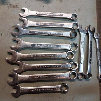 VARIETY OF SOCKET WRENCHES