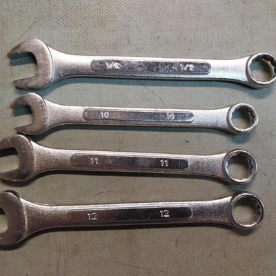 VARIETY OF SOCKET WRENCHES