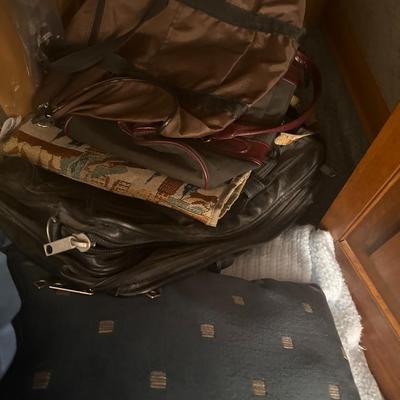 clothes of men's clothes and pillow and blankets