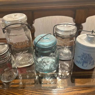 1930'S COLEMAN MODEL 150 KEROSENE VASE LAMP WITH BLACK BASE Oil lamp and glass jars