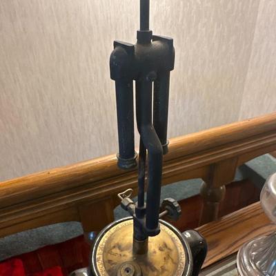 1930'S COLEMAN MODEL 150 KEROSENE VASE LAMP WITH BLACK BASE Oil lamp and glass jars