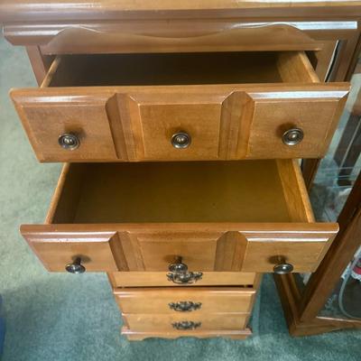 Early American Style Storage Dresser w. 7 Draws