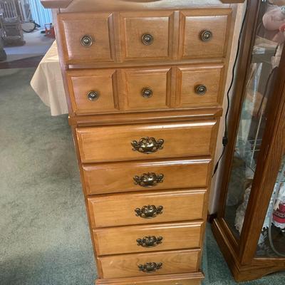 Early American Style Storage Dresser w. 7 Draws