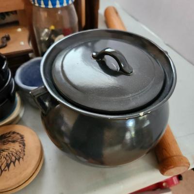 Miscellaneous house decor lot including seasonal