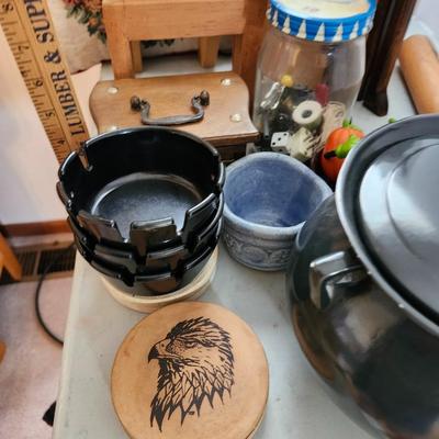 Miscellaneous house decor lot including seasonal