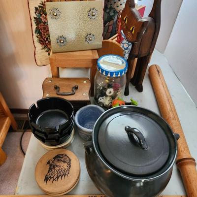 Miscellaneous house decor lot including seasonal