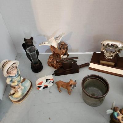 Miscellaneous house decor lot including clocks and figurines