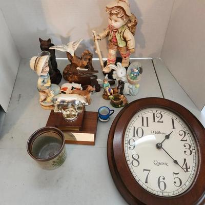 Miscellaneous house decor lot including clocks and figurines