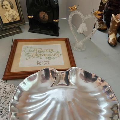 Miscellaneous house decor lot including radio and metal tray