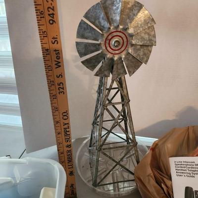 Househeld Lot including NIB Night Light Motion Sensor and table top windmill