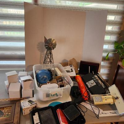 Househeld Lot including NIB Night Light Motion Sensor and table top windmill