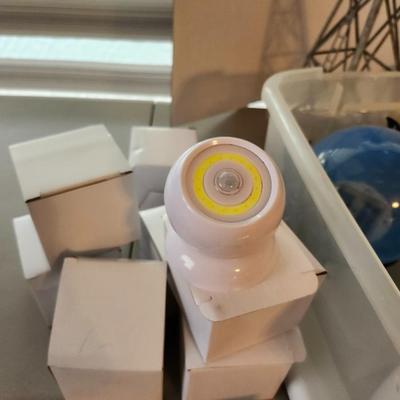 Househeld Lot including NIB Night Light Motion Sensor and table top windmill