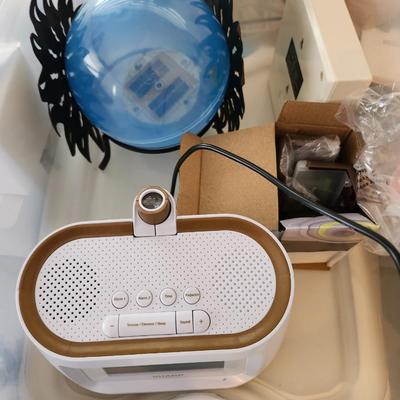 Househeld Lot including NIB Night Light Motion Sensor and table top windmill