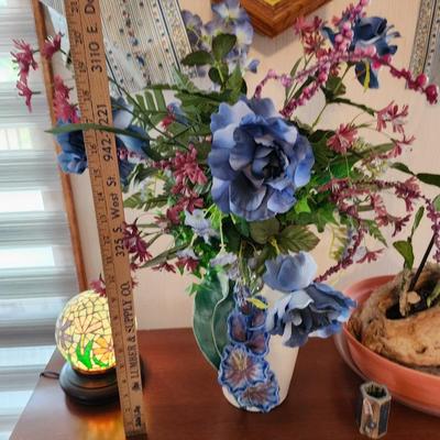 Bookcase /Shelf, Solid Wood Magazine rack/table, Live plant, Clock Home decor