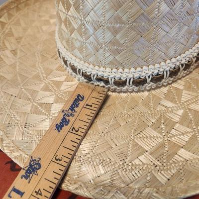 Bailey natural colored straw cowboy hat, size 7 1/2 with hat