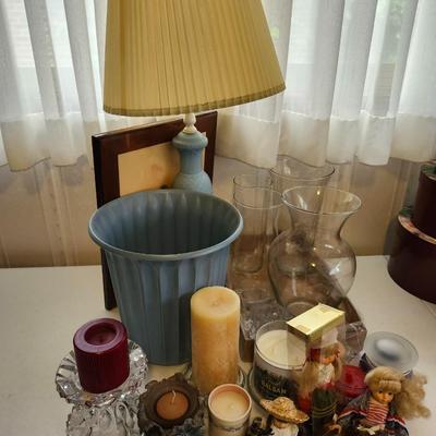Miscellaneous house decor lot, lamp and candles and vase