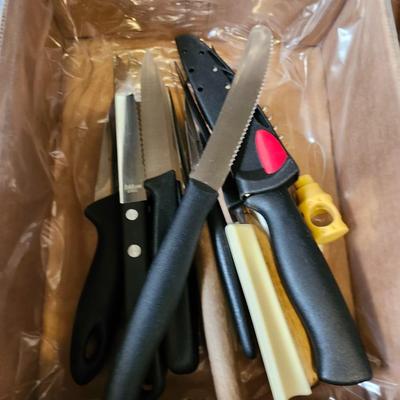 Kitchen utensils and knives