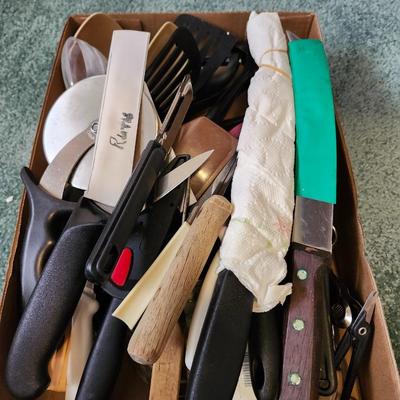 Kitchen utensils and knives