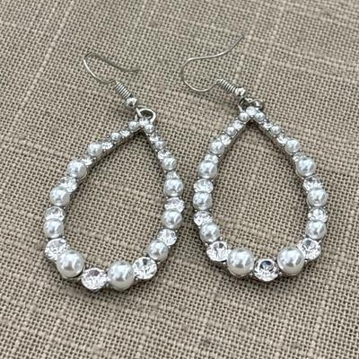 Single drop silver pearl earrings
