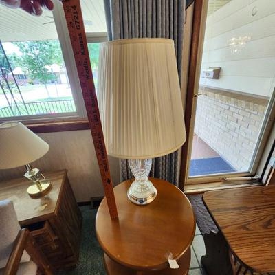 Vintage 2 Tier Round Wooden End Drum Table, Solid Oak Magazine Rack End Table / Side Table and lamp