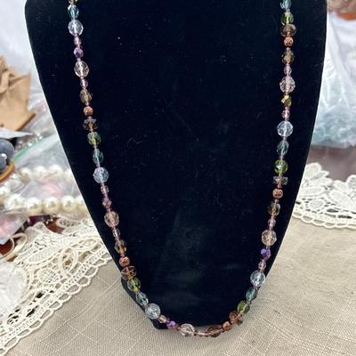 Multicolor beaded necklace