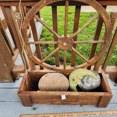 Outdoor decorations, Wagon Wheel Planter outdoor wall hangers