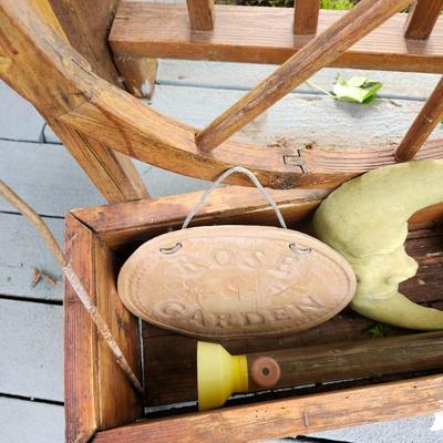 Outdoor decorations, Wagon Wheel Planter outdoor wall hangers