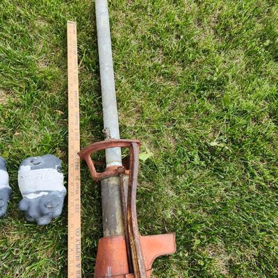 Outdoor decorations cement decorative 3 pigs and vintage water pump