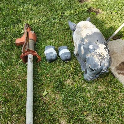 Outdoor decorations cement decorative 3 pigs and vintage water pump