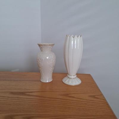 2 lenox vases
