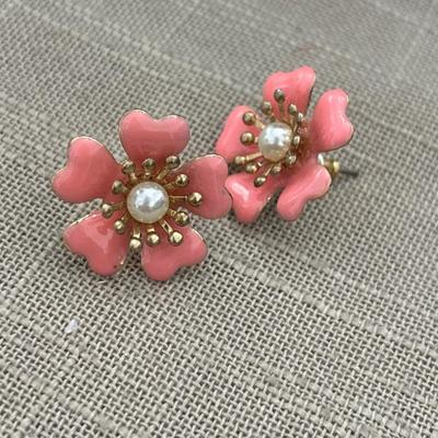 Gold tone pink flower earrings
