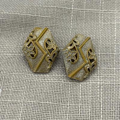 Gold tone fashion clip on earrings