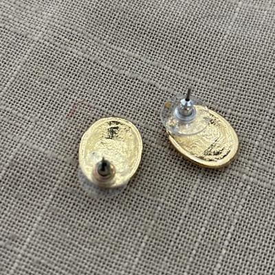 Gold toned and crème colored stud earrings
