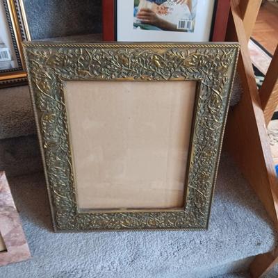 A VARIETY OF QUALITY PICTURE FRAMES