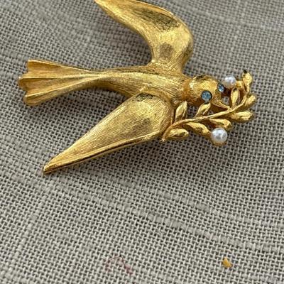 Gold tone Marbella bird pin