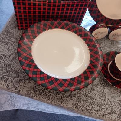 ARITA TARTAN JAPAN 4 PLACE SETTING OF DINNERWARE WITH EXTRA PIECES