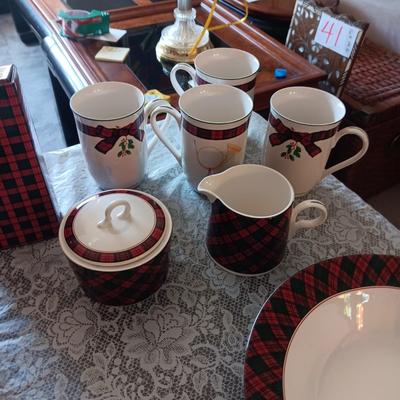 ARITA TARTAN JAPAN 4 PLACE SETTING OF DINNERWARE WITH EXTRA PIECES